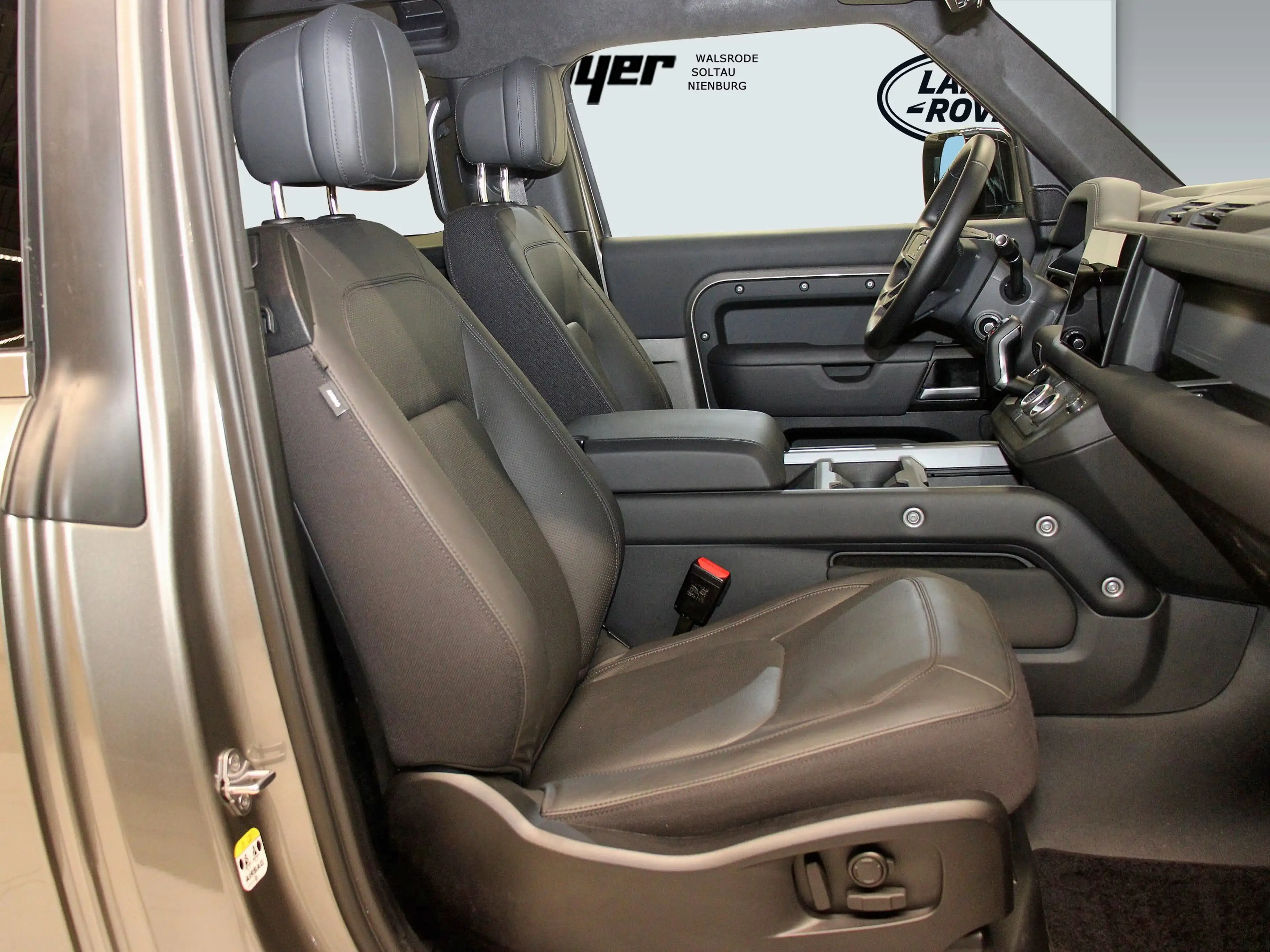 Land Rover Defender 90 P425 X AHK DAB WLAN Klimaaut. — photo 6