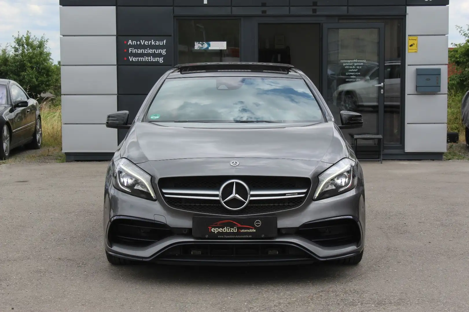 Mercedes-Benz A 45 AMG 4Matic*LED*PANO*SAGA*NIGHT*NAVI*LEDER* Grau - 2