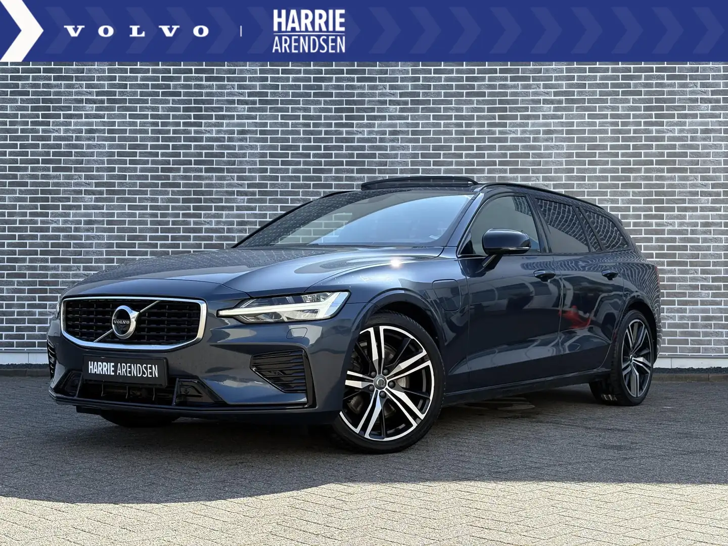 Volvo V60 2.0 T6 Recharge AWD R-Design | Trekhaak | Harman K Blauw - 1
