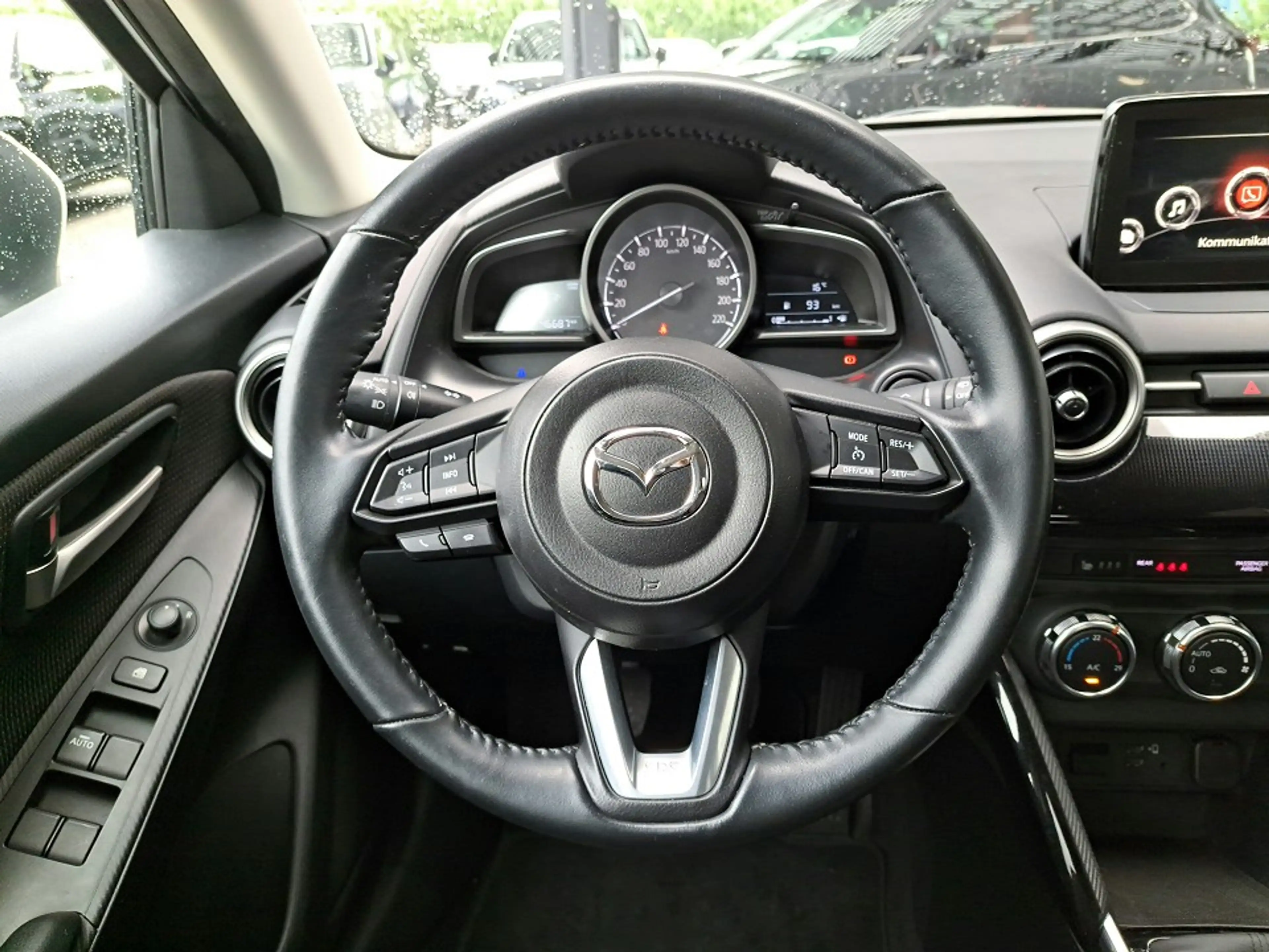 Mazda 2 1.5i KIZOKU LED, RFK, Carplay — photo 15