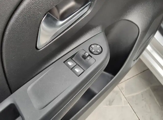 Opel Corsa view 10