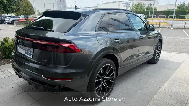 Audi Q8 view 4