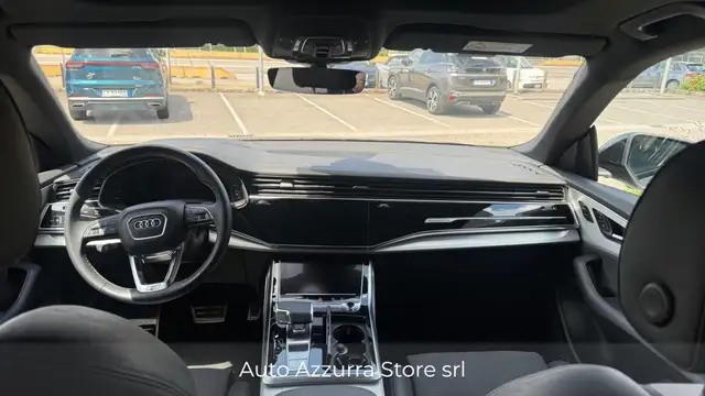 Audi Q8 view 11