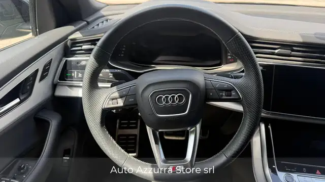 Audi Q8 view 12