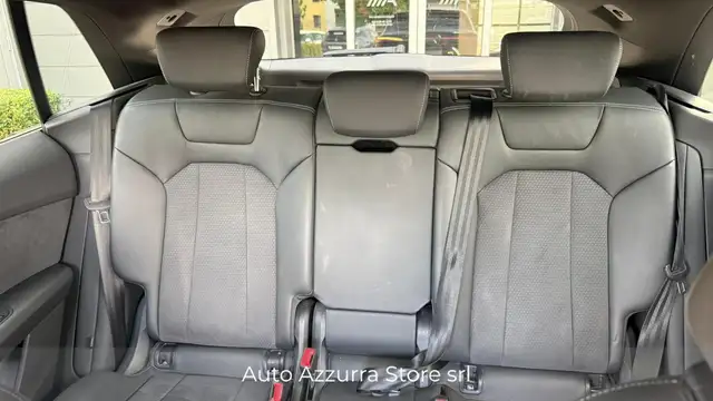 Audi Q8 view 15