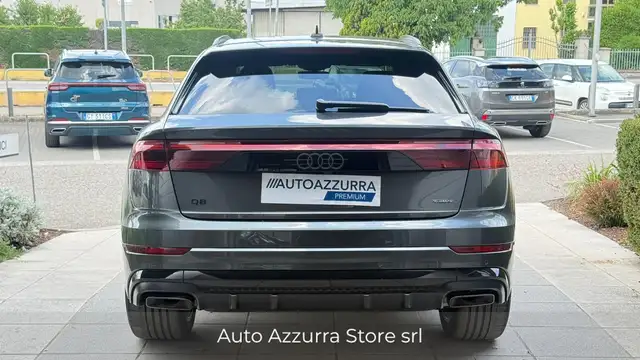 Audi Q8 view 5