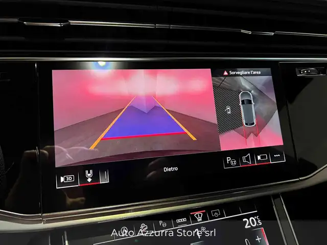 Audi Q8 view 13