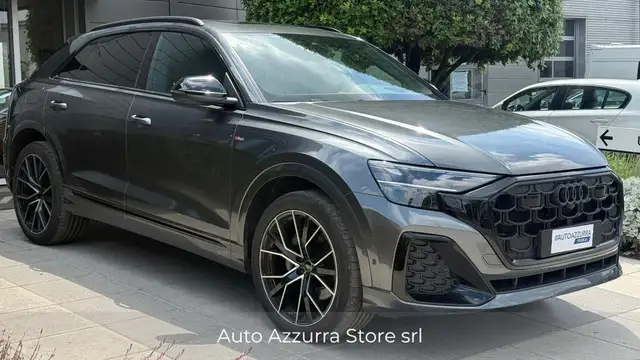 Audi Q8 view 3