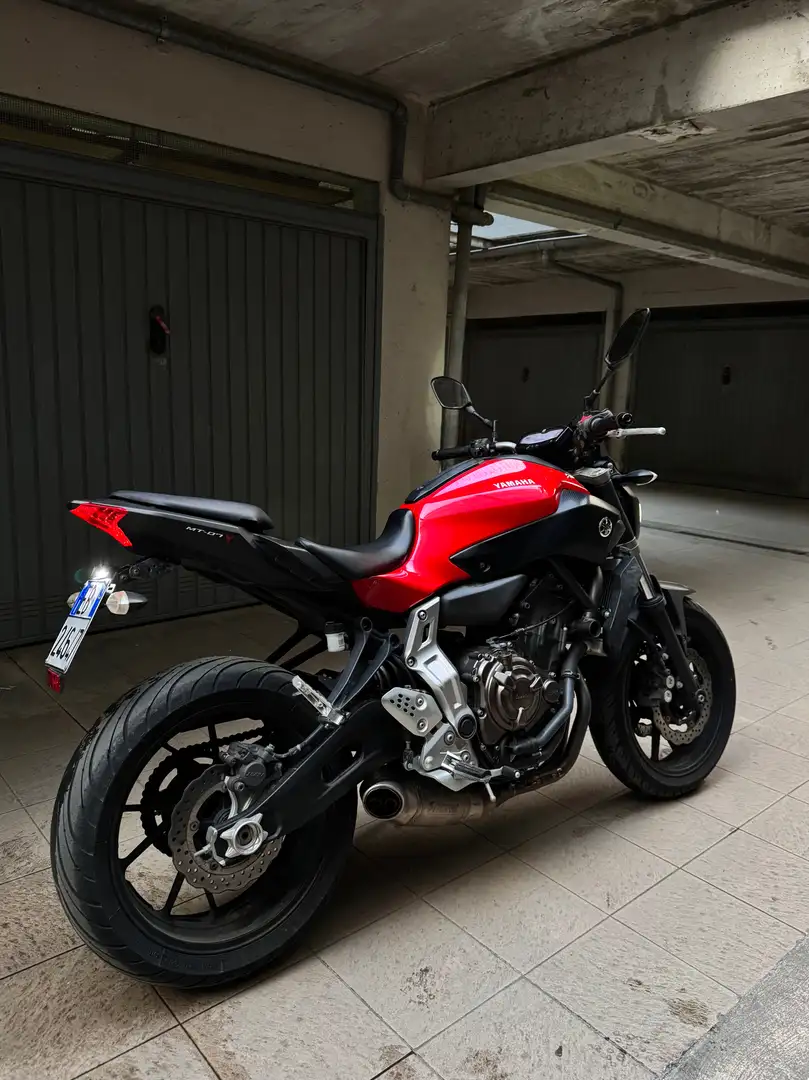 Yamaha MT-07 Rouge - 1