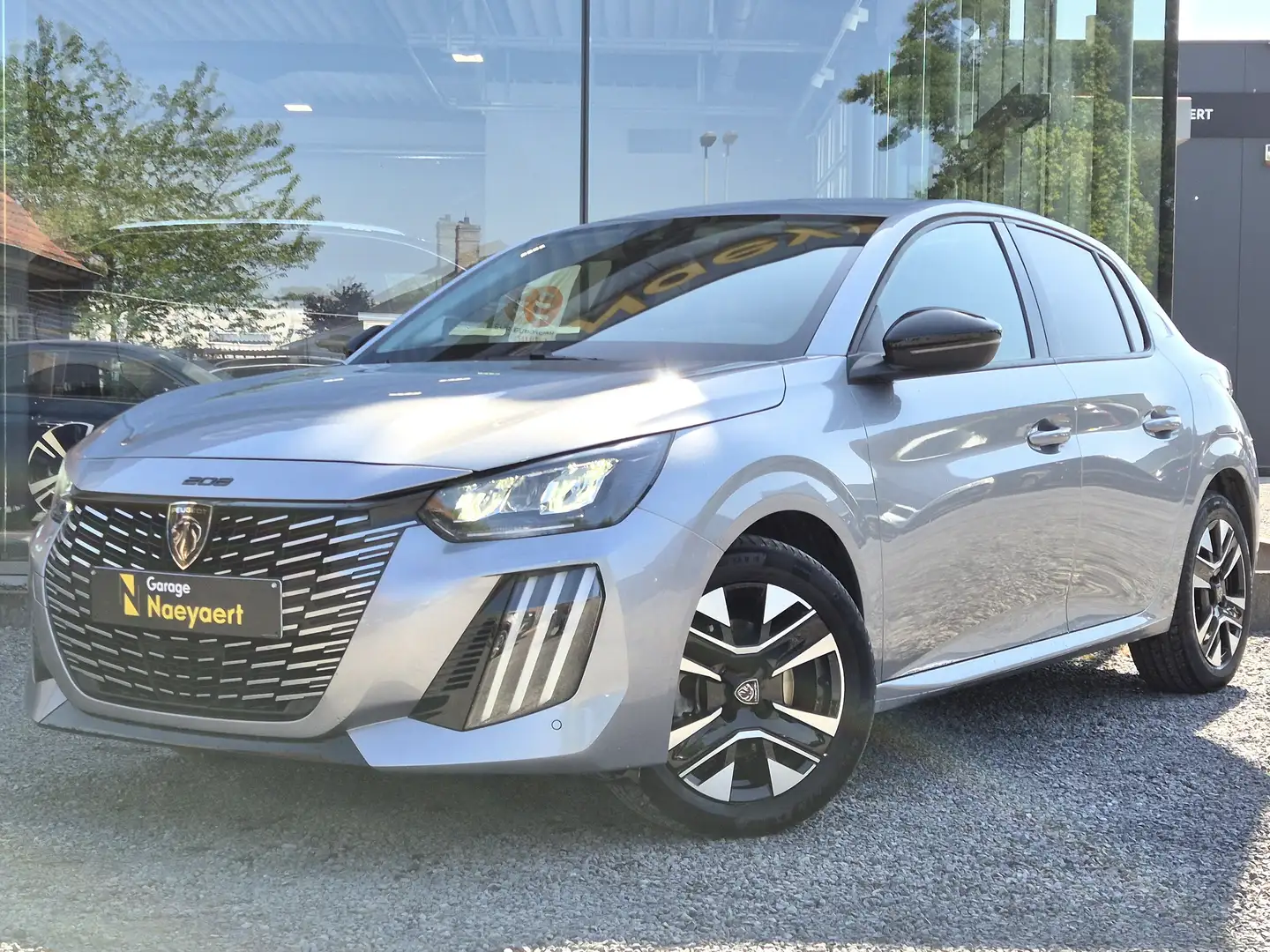 Peugeot 208 1.2i Allure * 360 CAMERA, GPS, CARPLAY, PARKEERSE* Grijs - 2