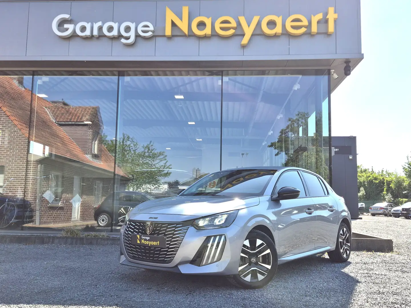 Peugeot 208 1.2i Allure * 360 CAMERA, GPS, CARPLAY, PARKEERSE* Grijs - 1