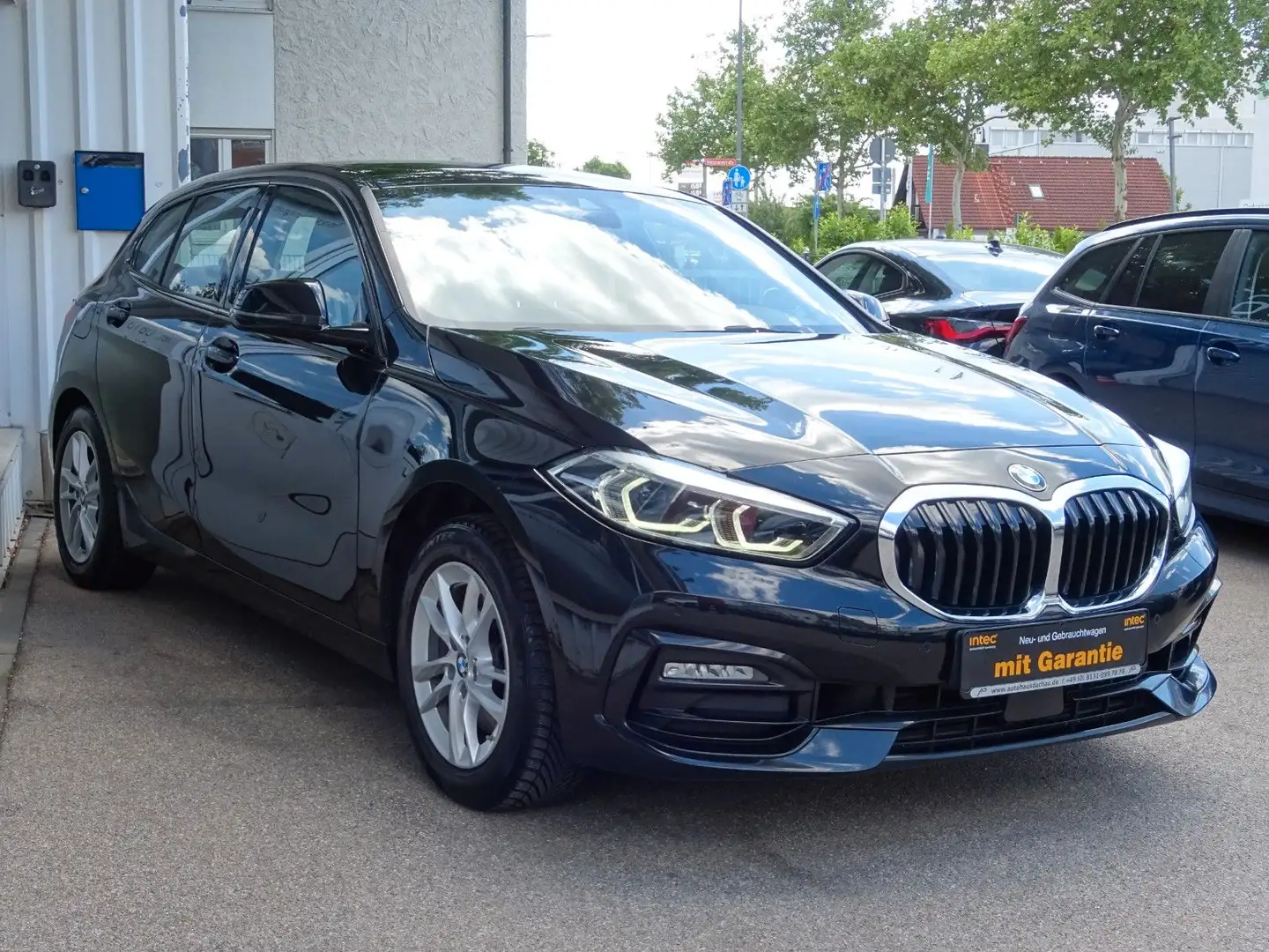 BMW 118 d Aut Sport Line F40 Navi Leder LED Wirl.Char Schwarz - 1