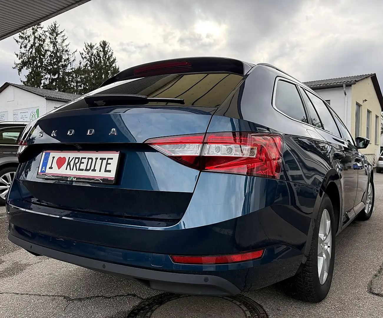 Skoda Superb Kombi 2,0 TDI Ambition DSG Blau - 2