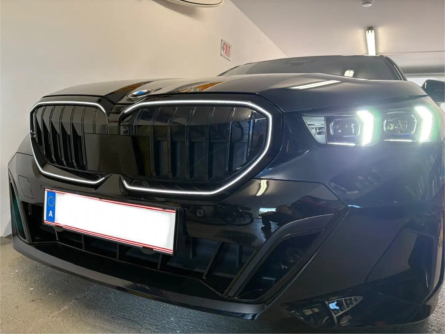 BMW 520 520d xDrive Touring G61 M Sportpaket Pro Schwarz - 2