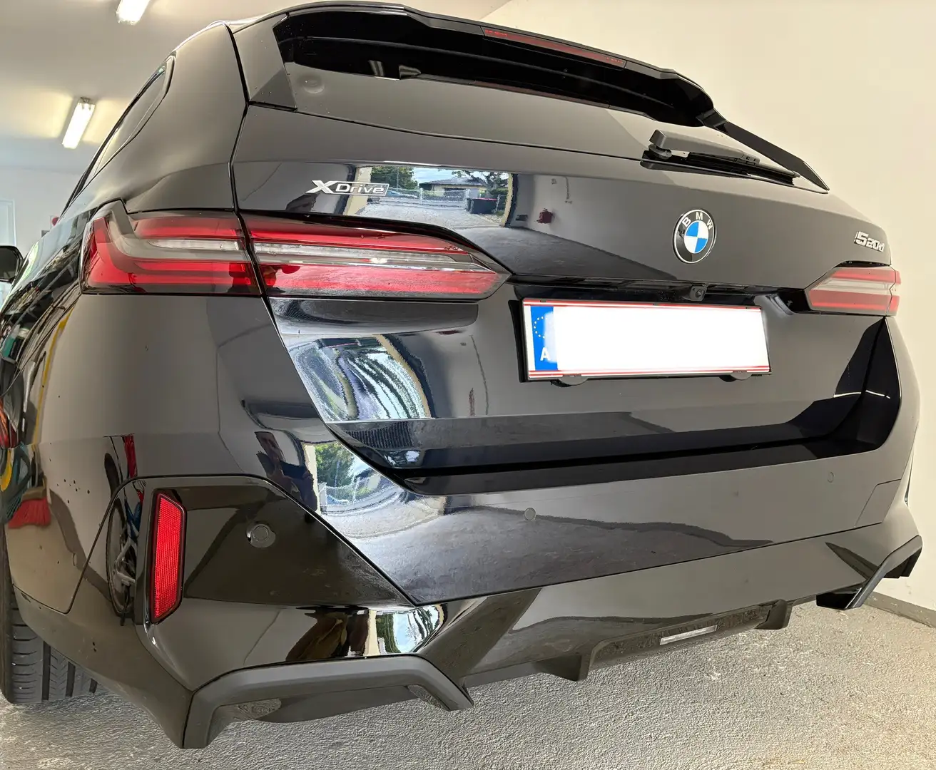 BMW 520 520d xDrive Touring G61 M Sportpaket Pro Schwarz - 1