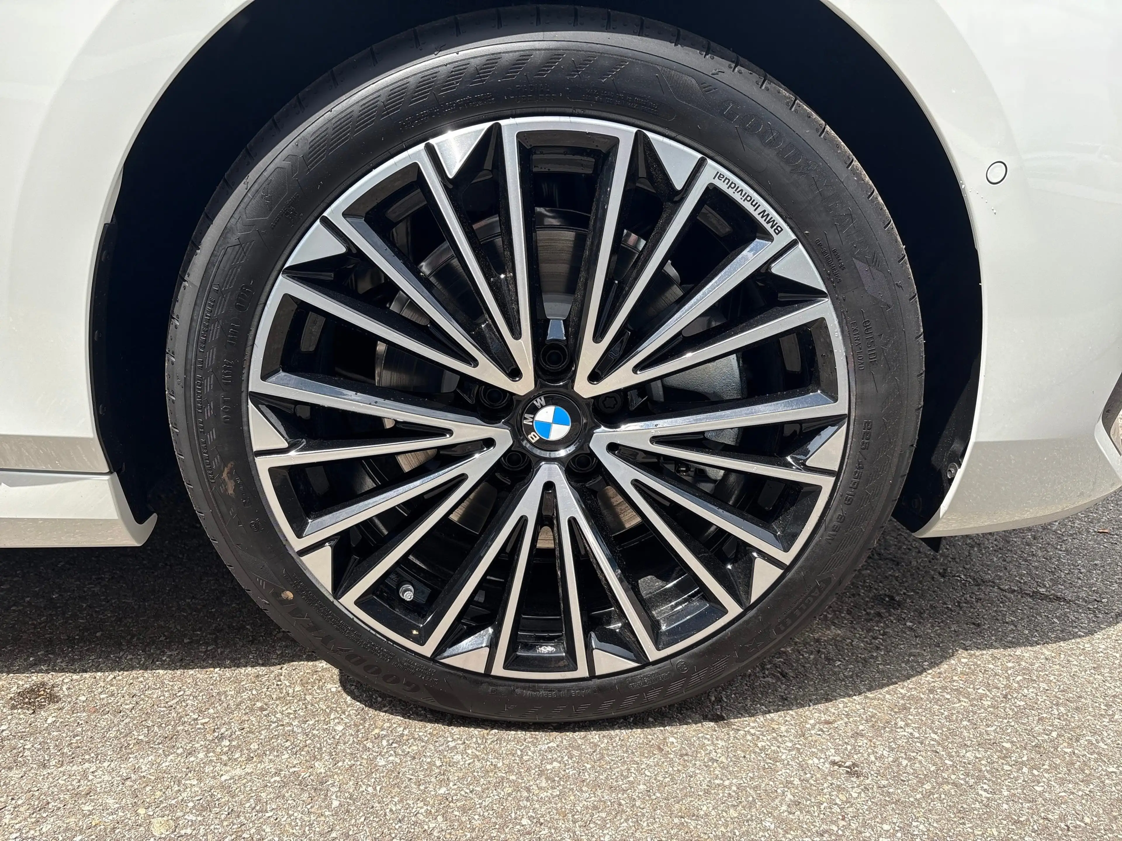 BMW 223 i xDrive Active Tourer — photo 14