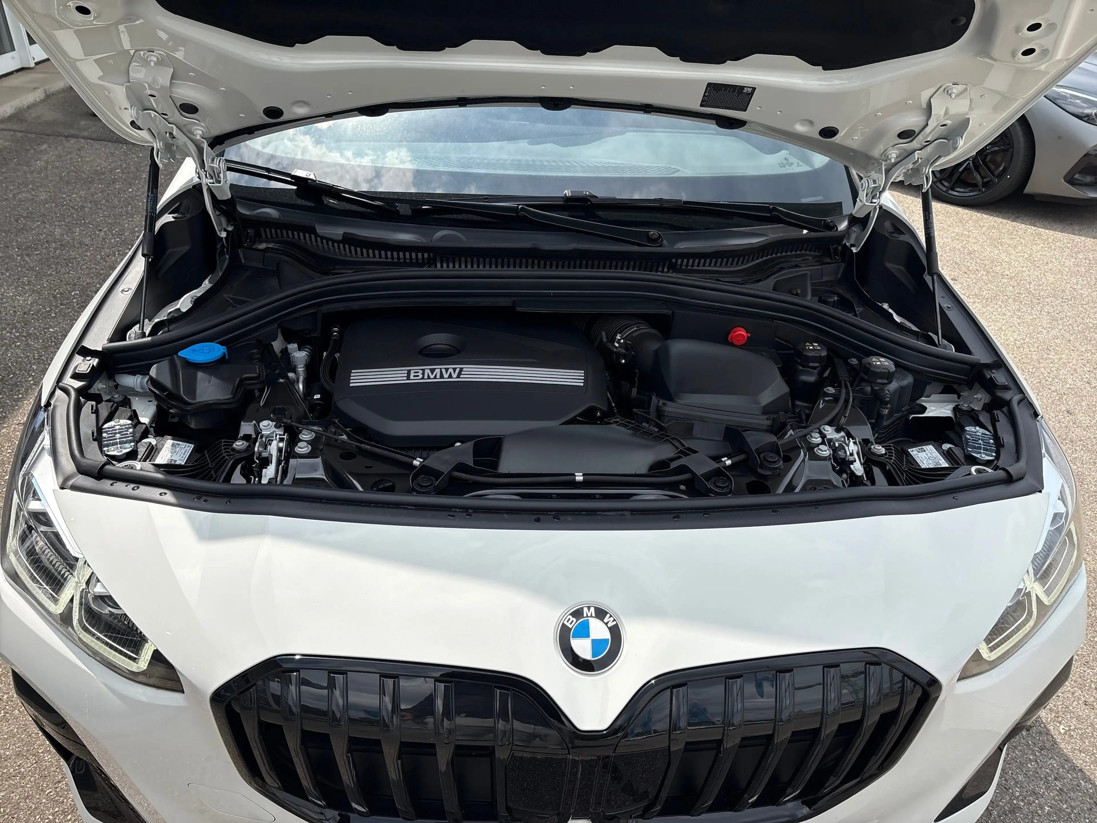BMW 223 i xDrive Active Tourer — photo 15