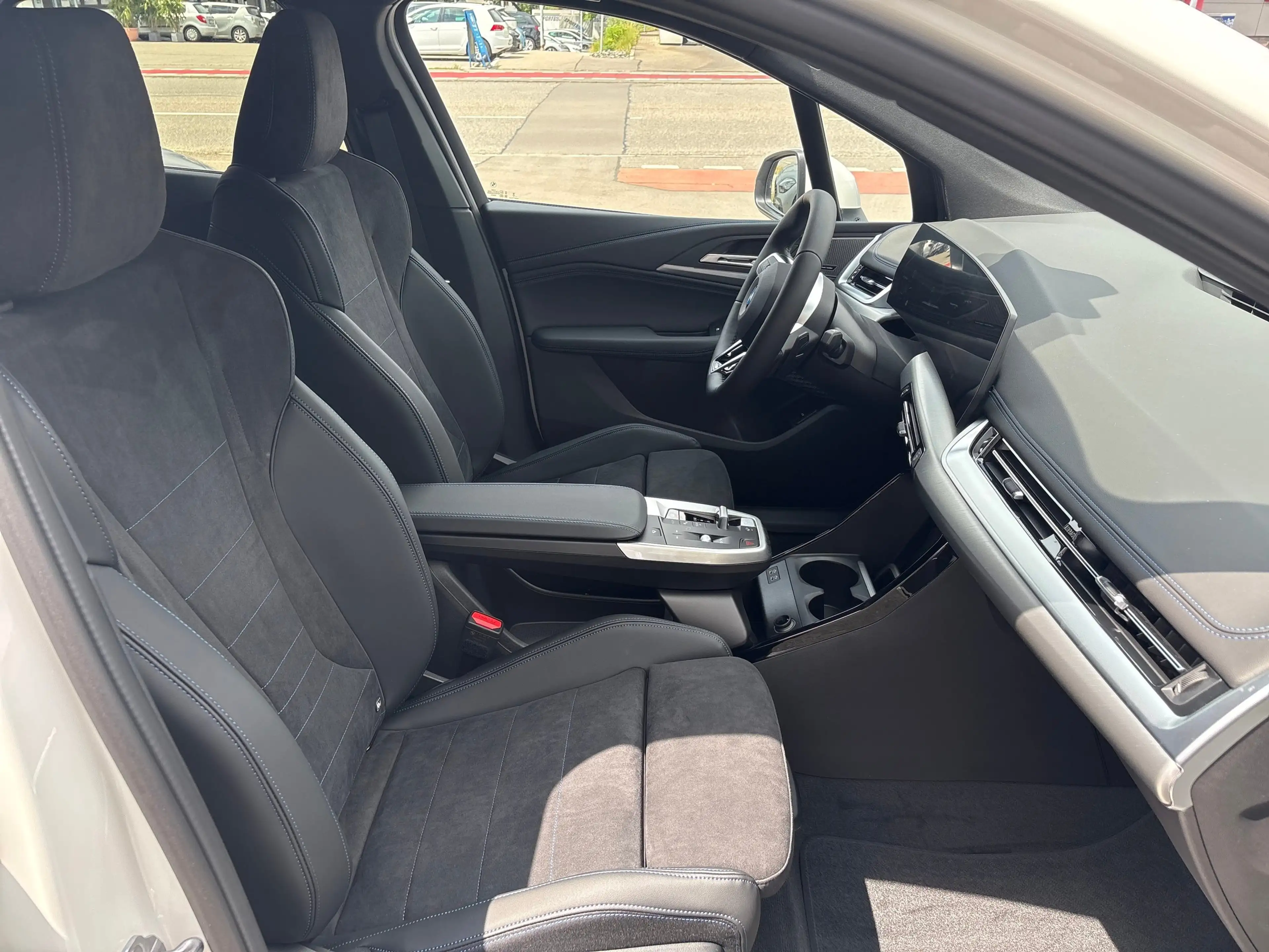 BMW 223 i xDrive Active Tourer — photo 9