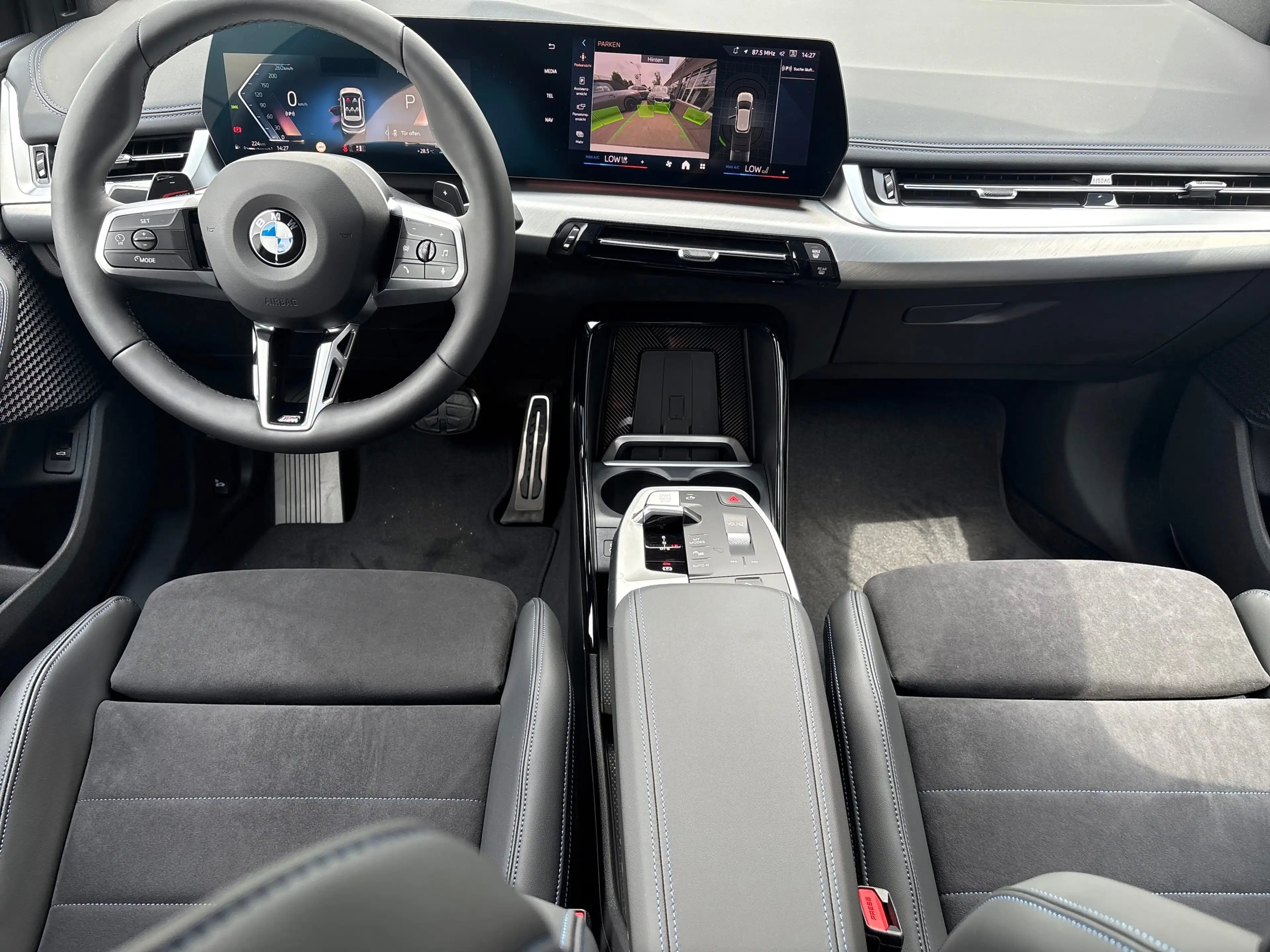 BMW 223 i xDrive Active Tourer — photo 11