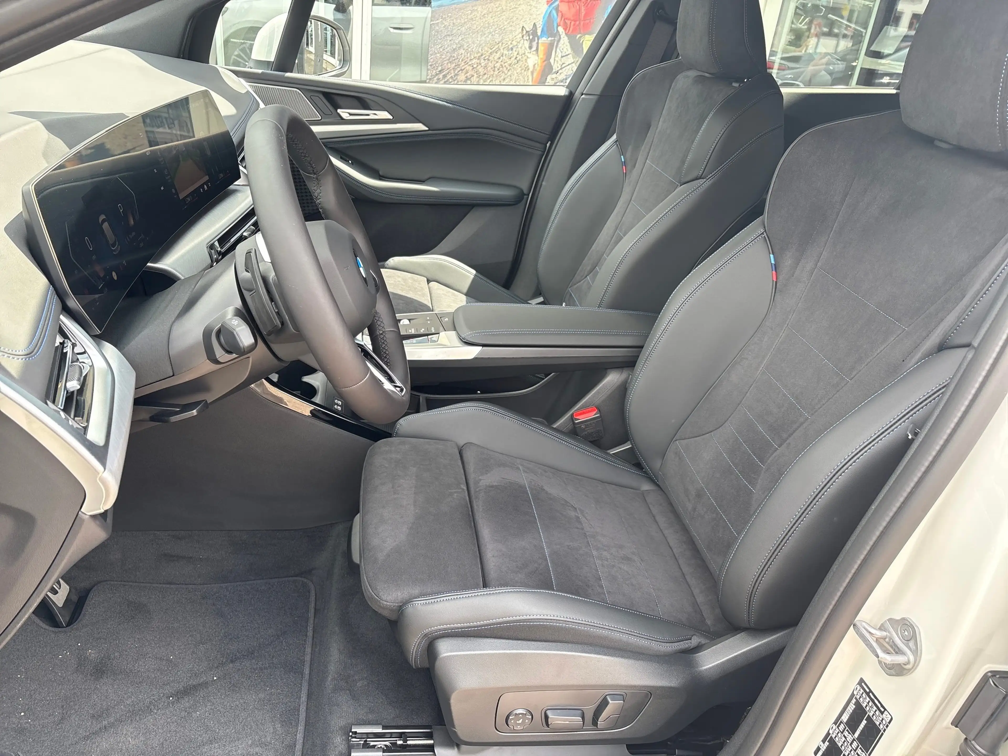 BMW 223 i xDrive Active Tourer — photo 10