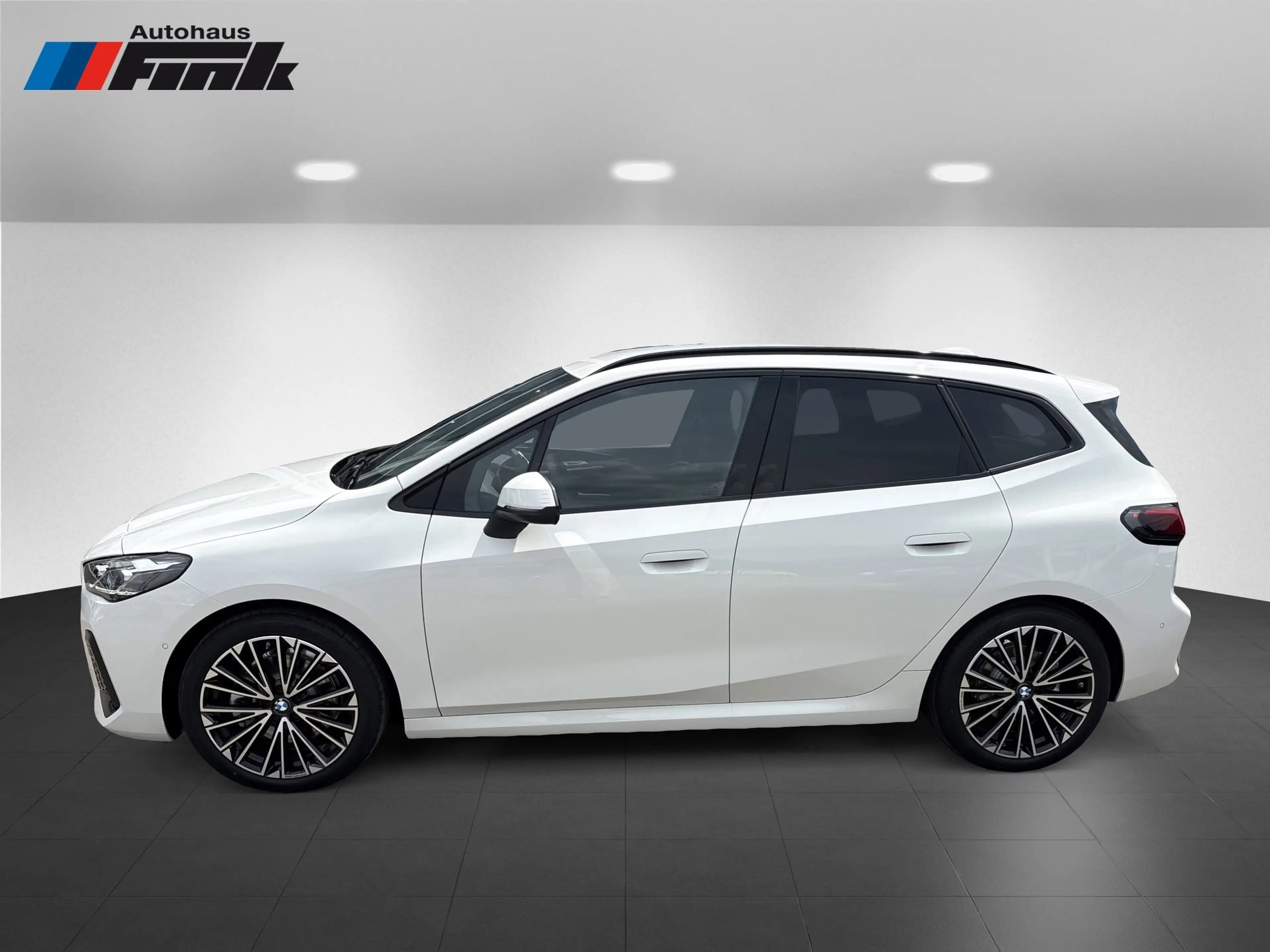 BMW 223 i xDrive Active Tourer — photo 3