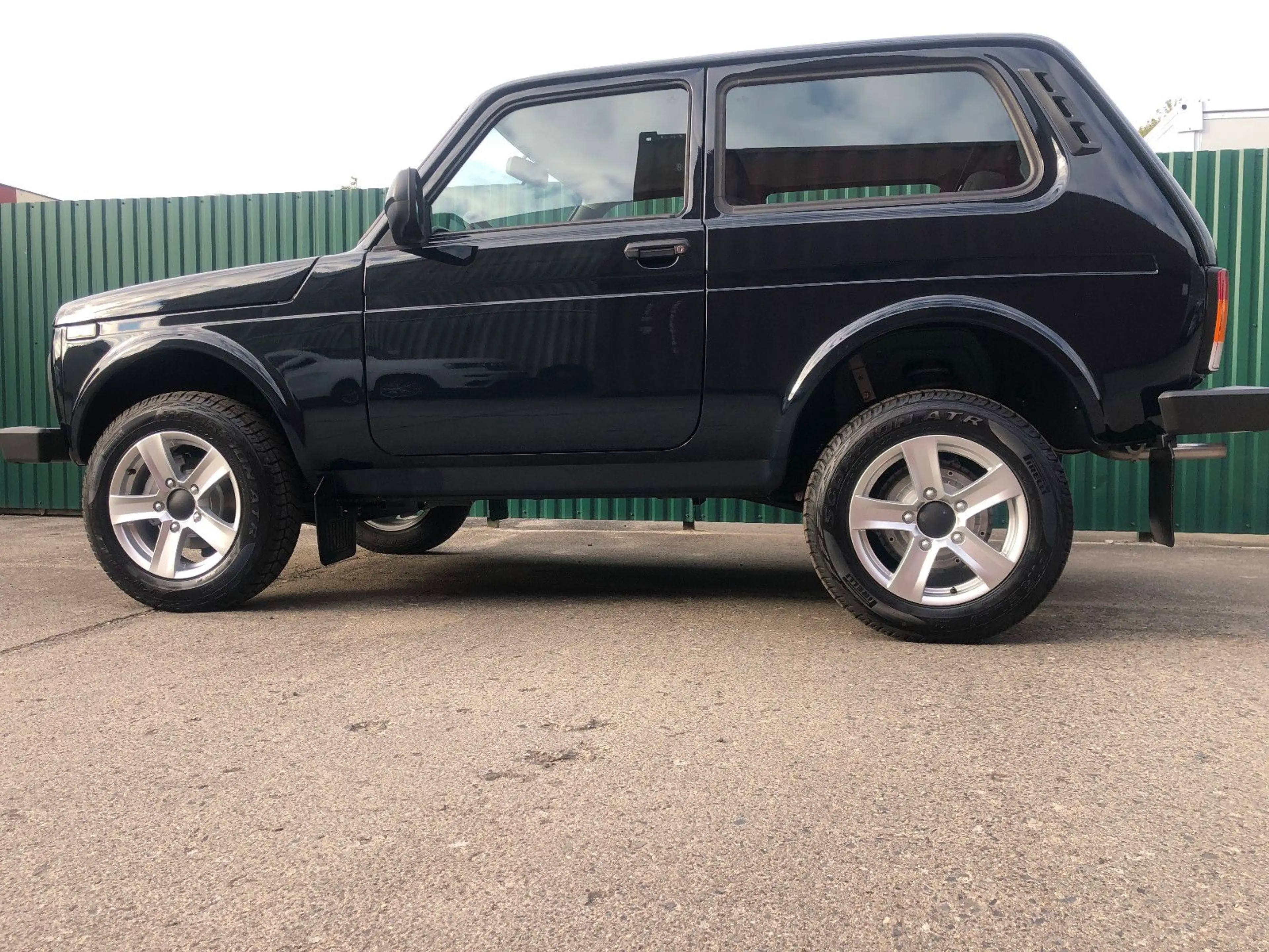 Lada Niva "PREMIUM PLUS" KLIMA! Sitzheiz.! el. Spieg! — photo 6