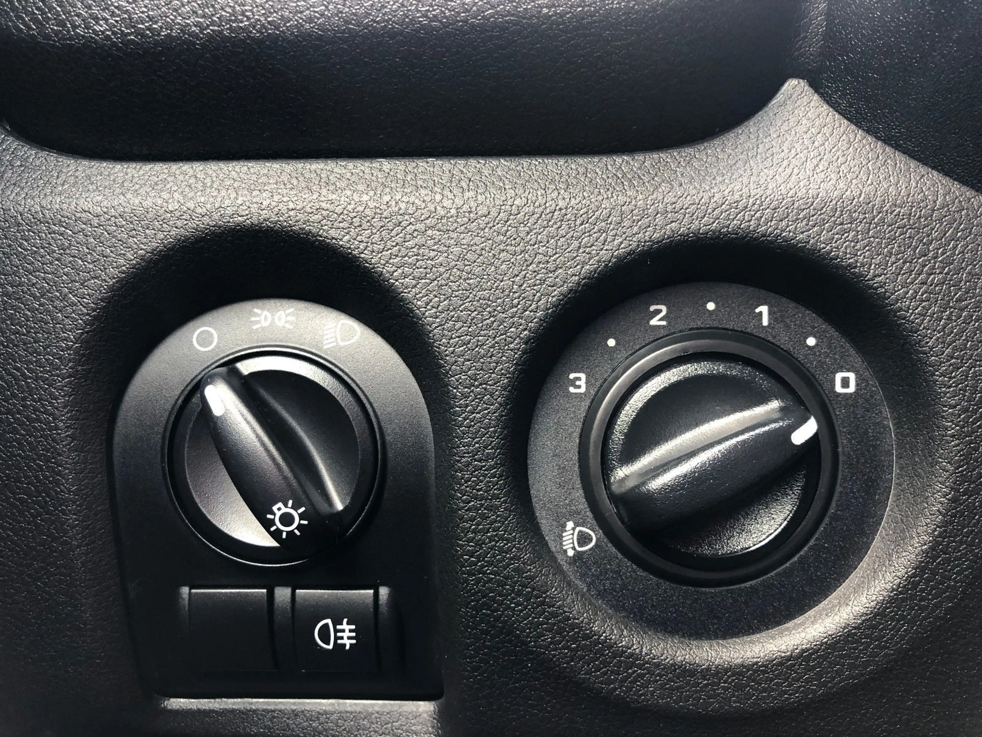 Lada Niva "PREMIUM PLUS" KLIMA! Sitzheiz.! el. Spieg! — photo 15