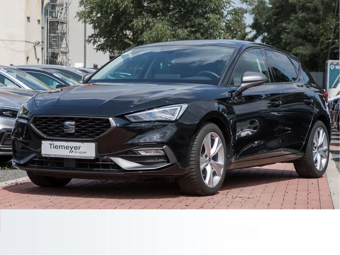 SEAT Leon 1.5 eTSI DSG FR MOD-2025 MATRIX NAVI+ KAMER Schwarz - 2