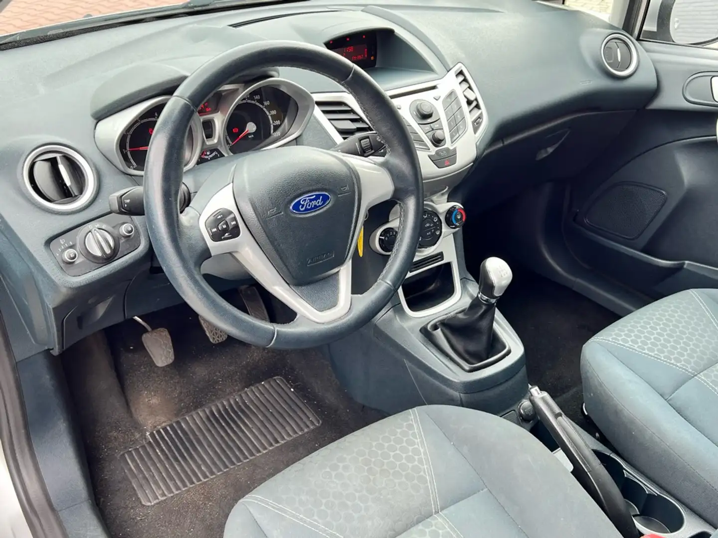 Ford Fiesta 1.25 60pk Titanium 3-deurs Grigio - 2