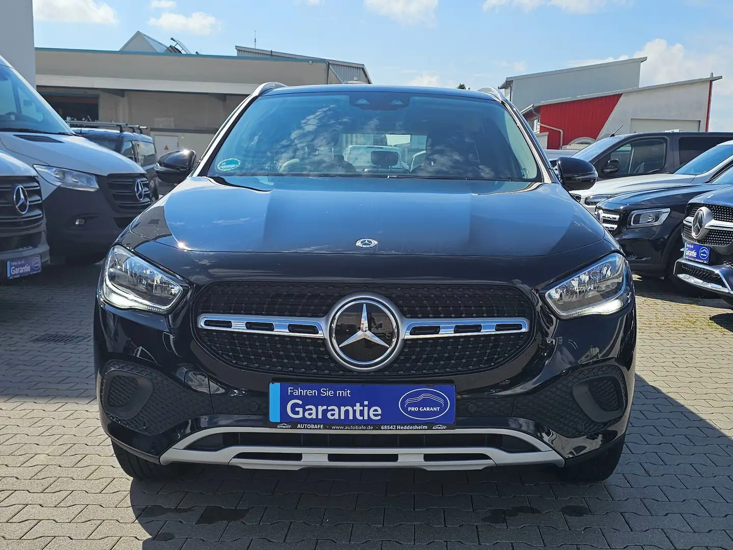 Mercedes-Benz GLA 200 1Hand*Navi*SpurhalteAssis*Abstandtemp*SHZ Schwarz - 2