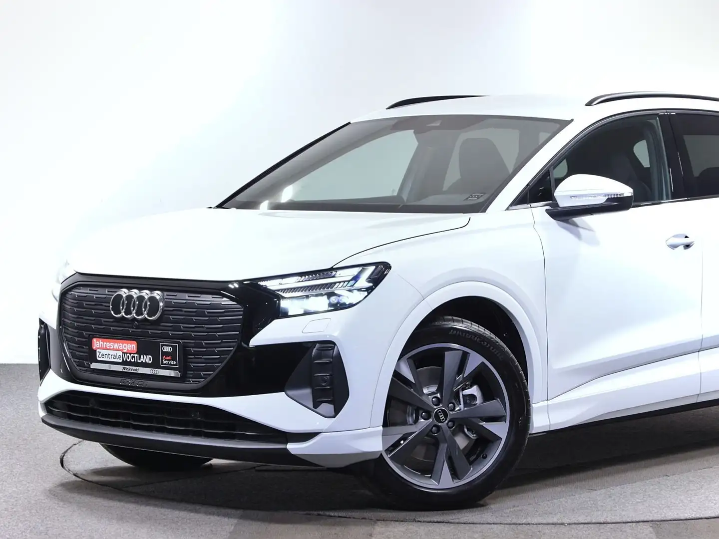 Audi Q4 e-tron 45 quattro, AHK, 20", Matrix LED, MMI, Blanc - 2