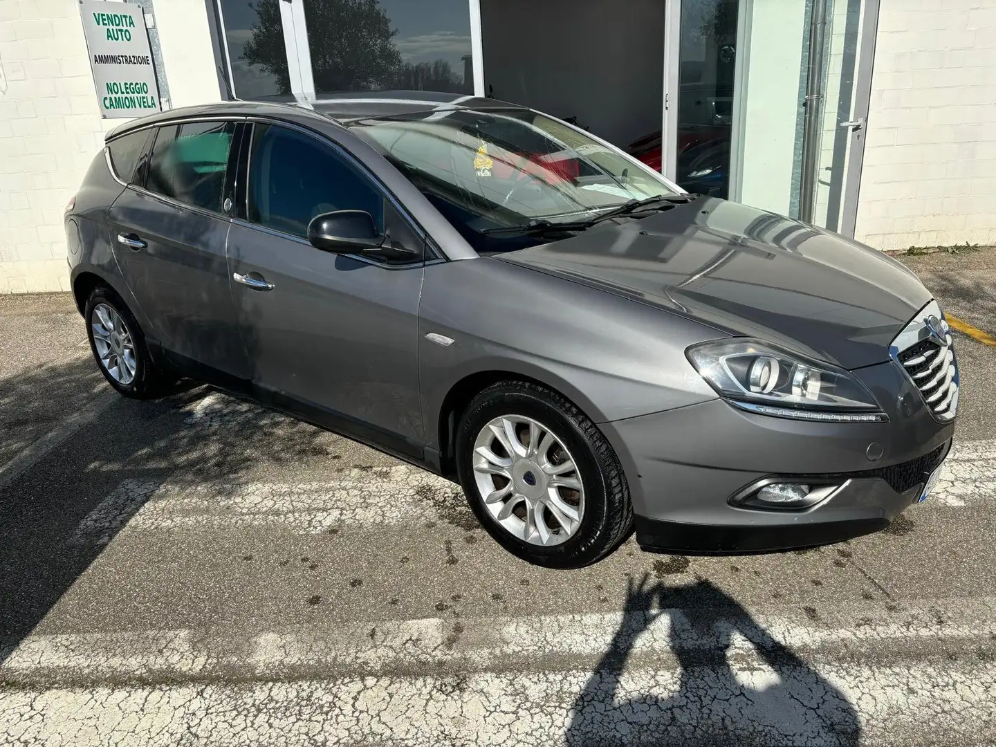 Lancia Delta Gpl  1.4 tjt Gold ecochic Gpl 120cv Grigio - 2