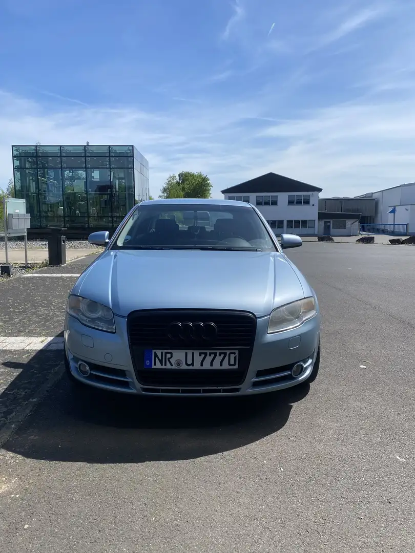Audi A4 2.0 T FSI Blau - 2