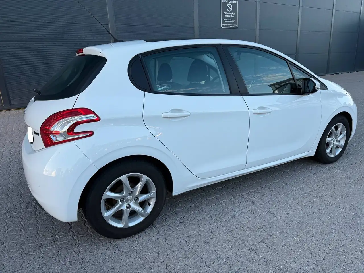 Peugeot 208 208 — photo 2