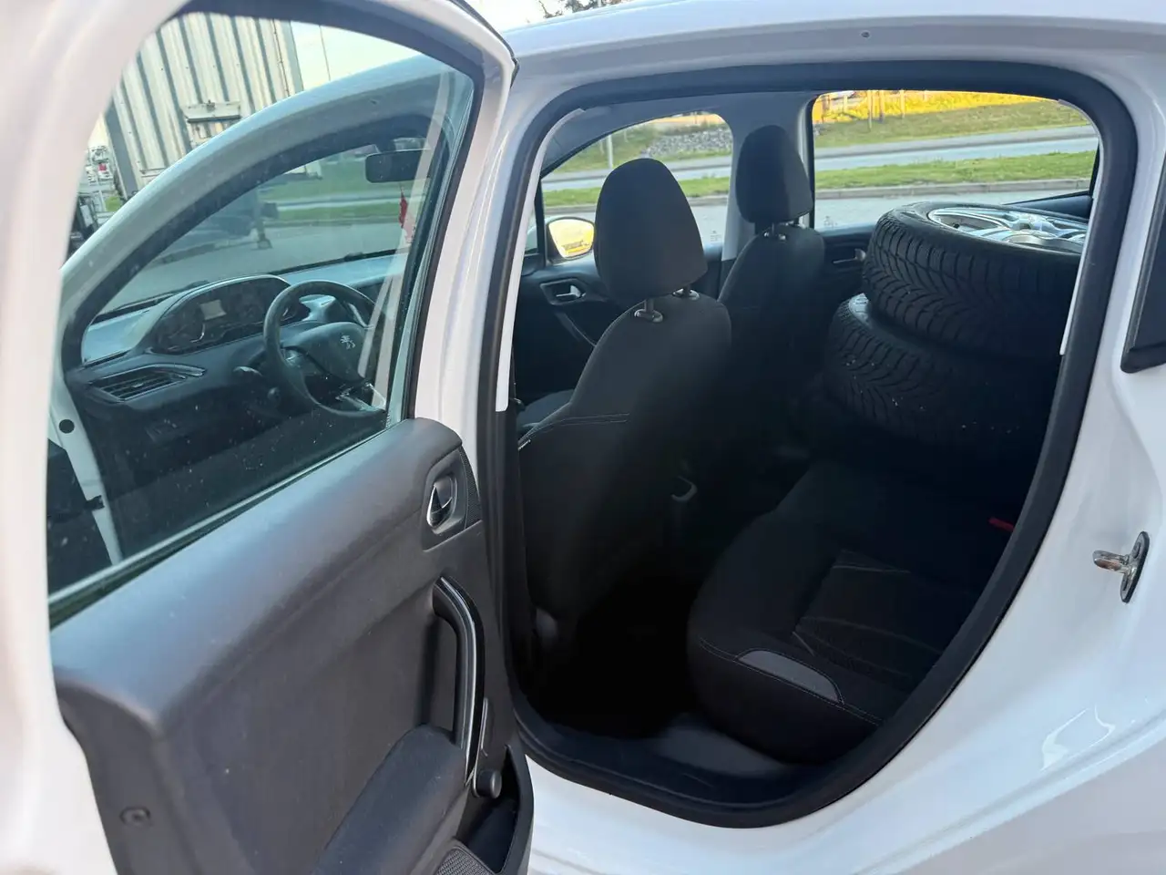Peugeot 208 208 — photo 4