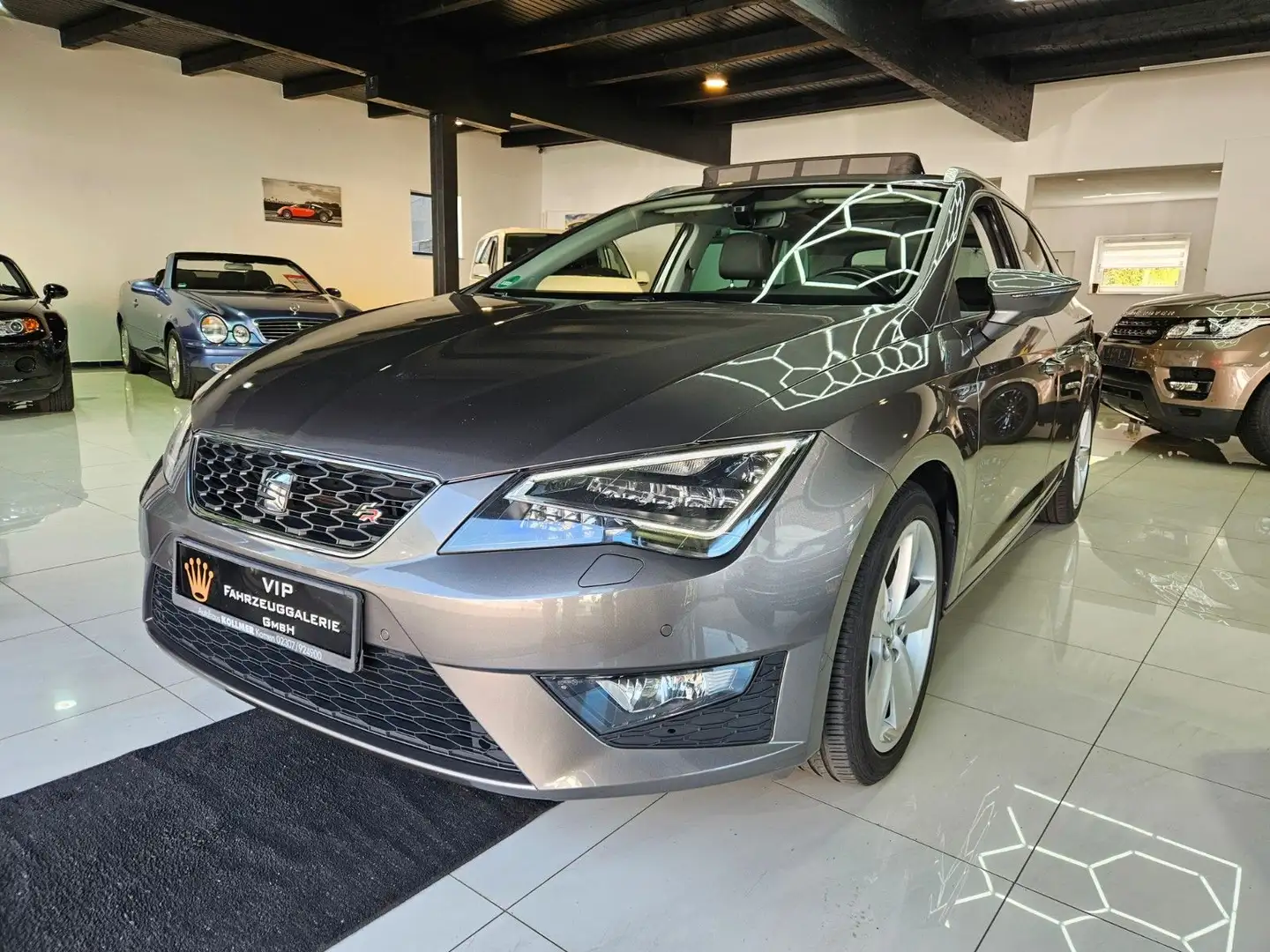 SEAT Leon ST FR,,1-Hand,,Pano,Leder,Navi,AHK,Scheckhe Grijs - 1