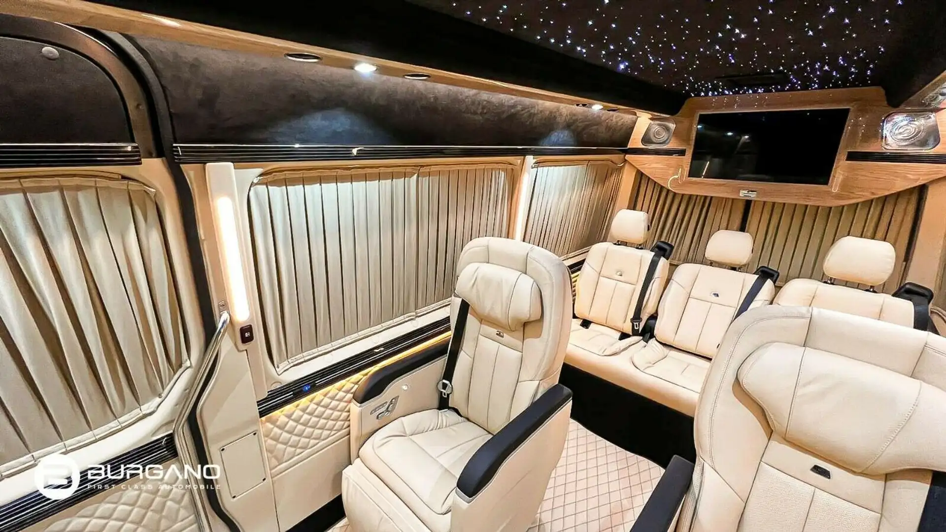 Mercedes-Benz Sprinter 319 NEW Luxury VIP Edition Leather TV 2xTV 519 Zwart - 1
