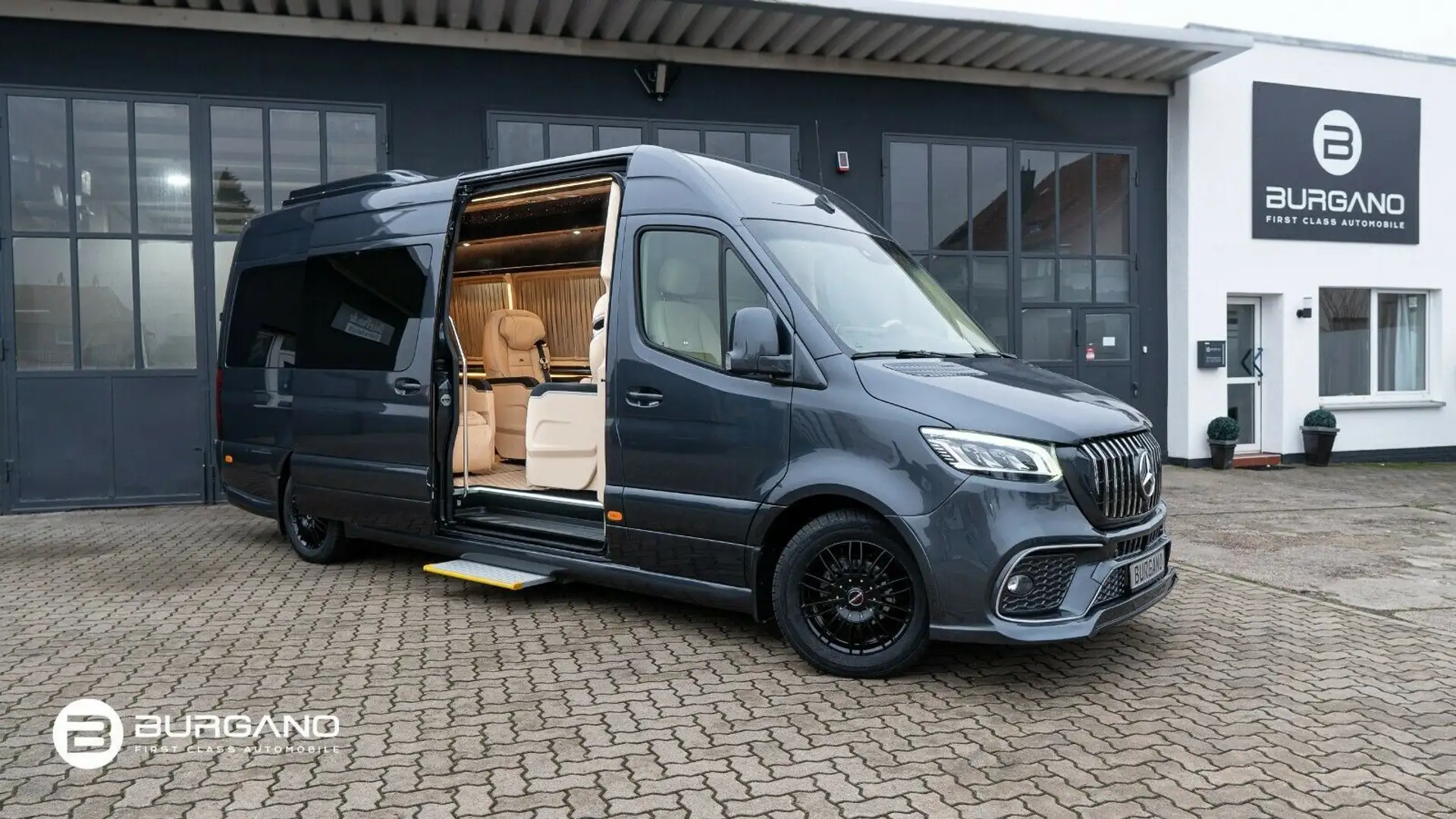 Mercedes-Benz Sprinter 319 NEW Luxury VIP Edition Leather TV 2xTV 519 Zwart - 2