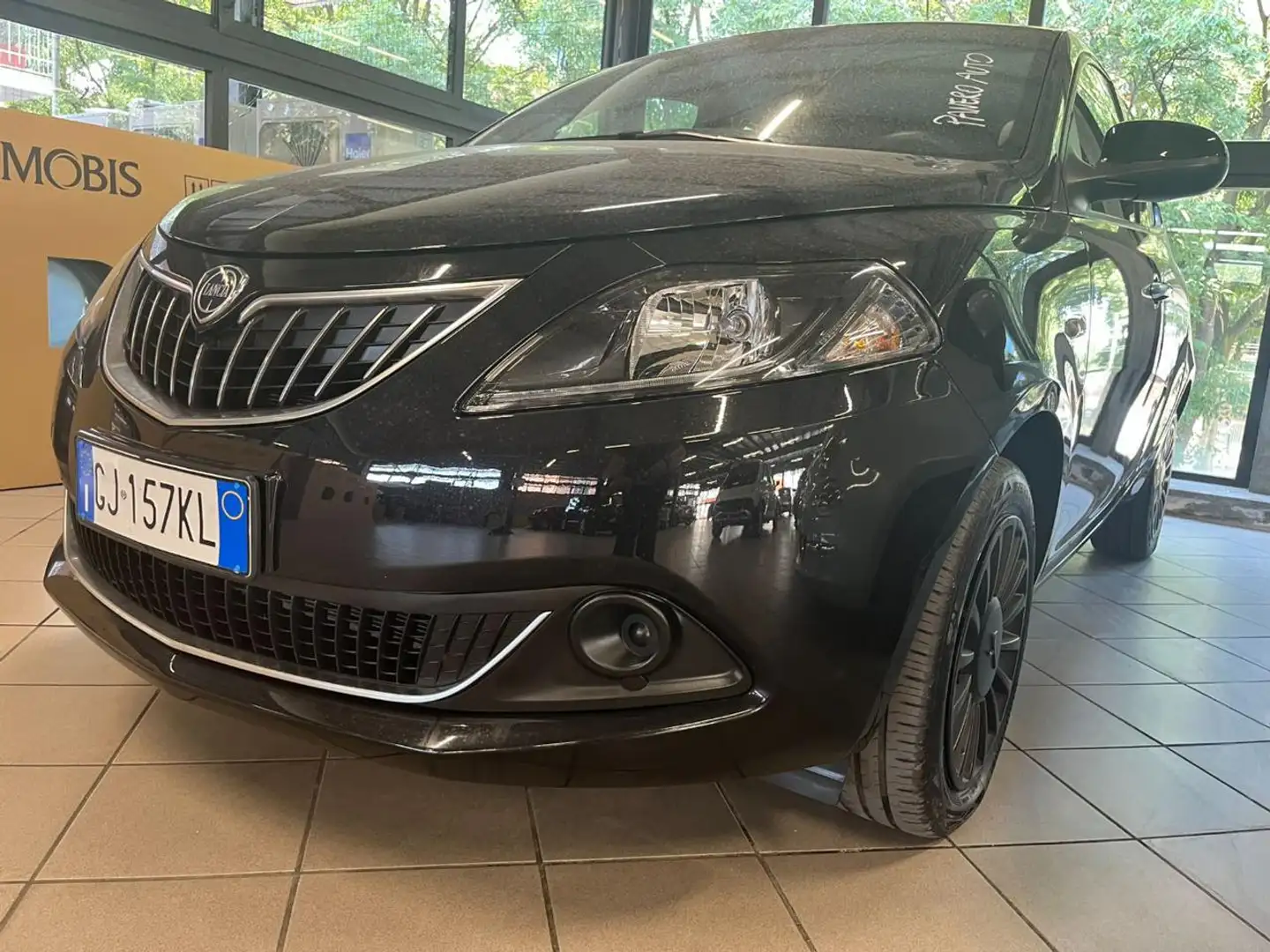 Lancia Ypsilon 1.0 FireFly 5 porte S&S Hybrid Silver Nero - 2