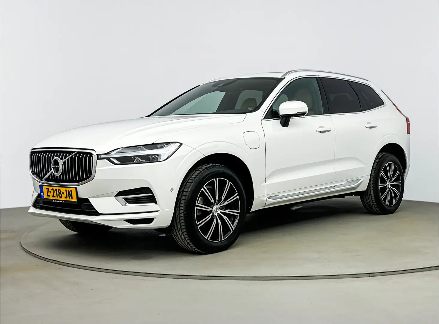 Volvo XC60 2.0 T8 Twin Engine AWD Inscription // LUCHTVERING Wit - 1