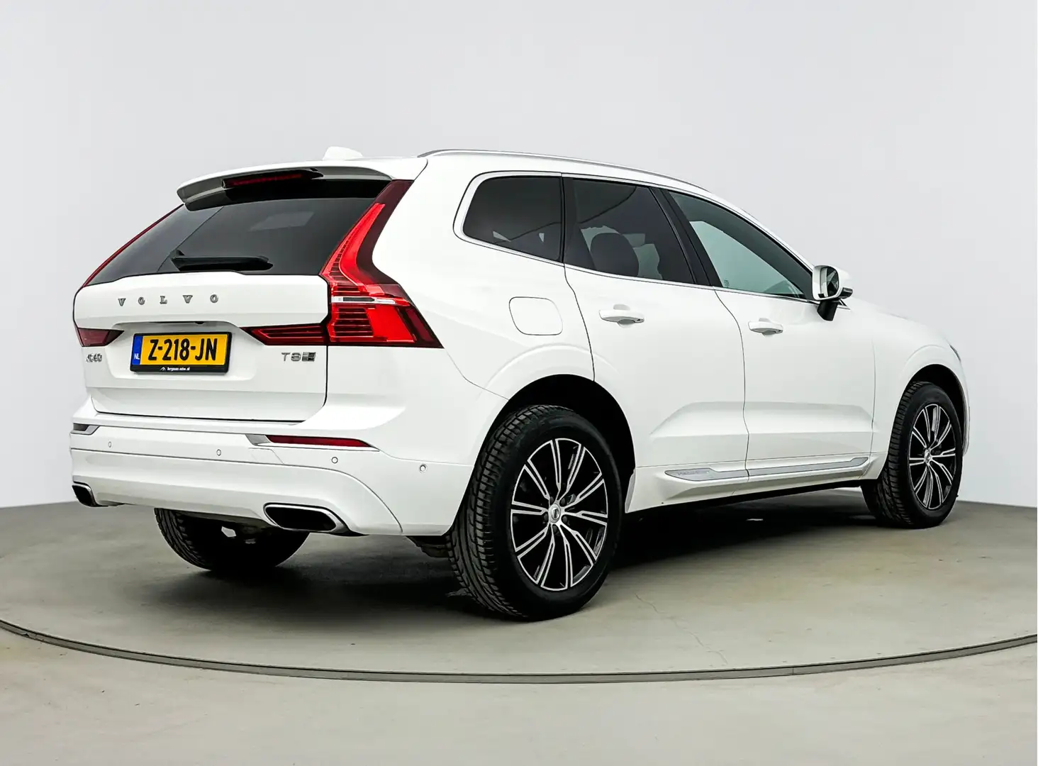 Volvo XC60 2.0 T8 Twin Engine AWD Inscription // LUCHTVERING Wit - 2