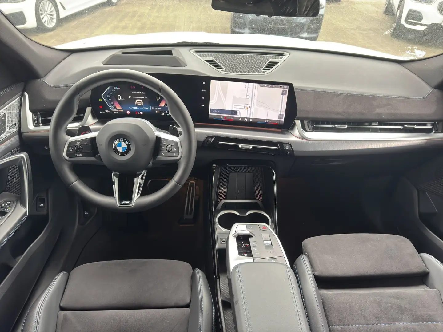BMW X2 sDrive20i M Sport ACC AHK 360° HUD H&K LH Weiß - 2