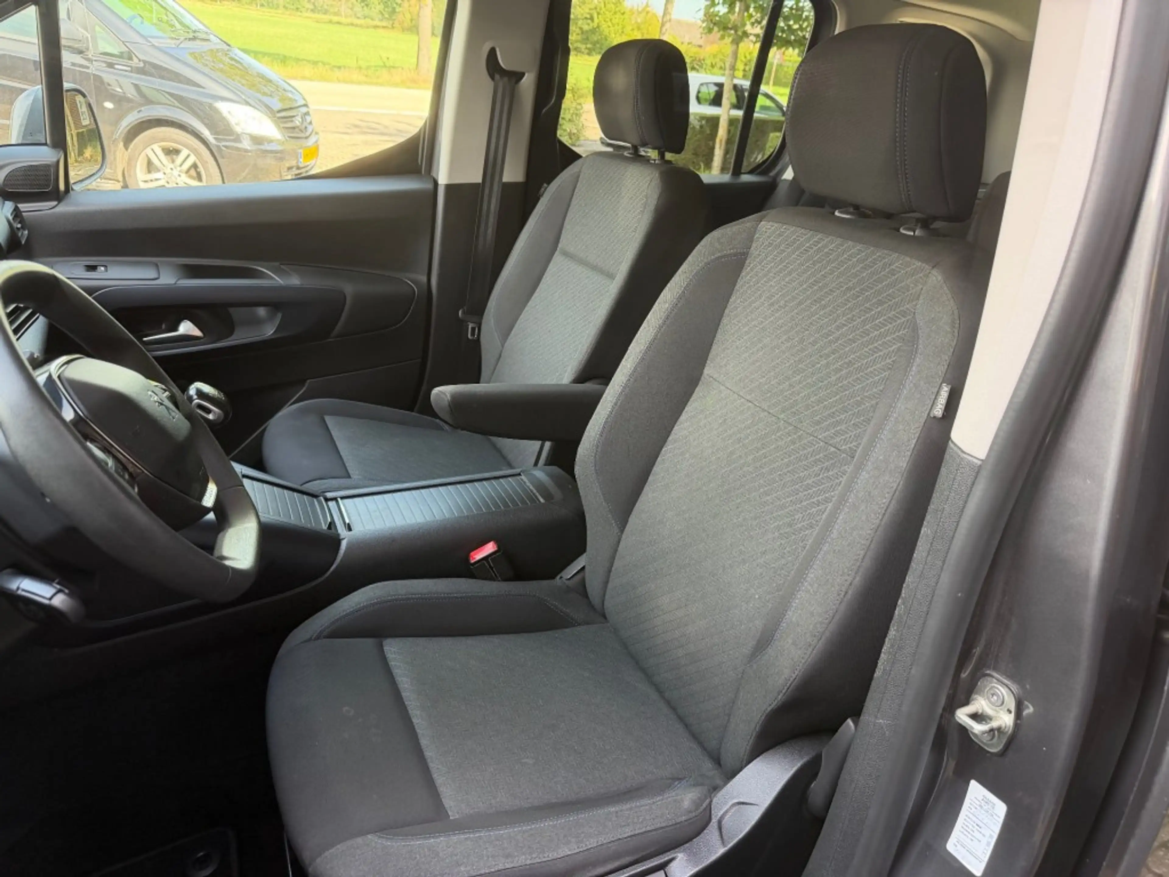 Peugeot Rifter 1.2 PURETECH ALLURE — photo 16