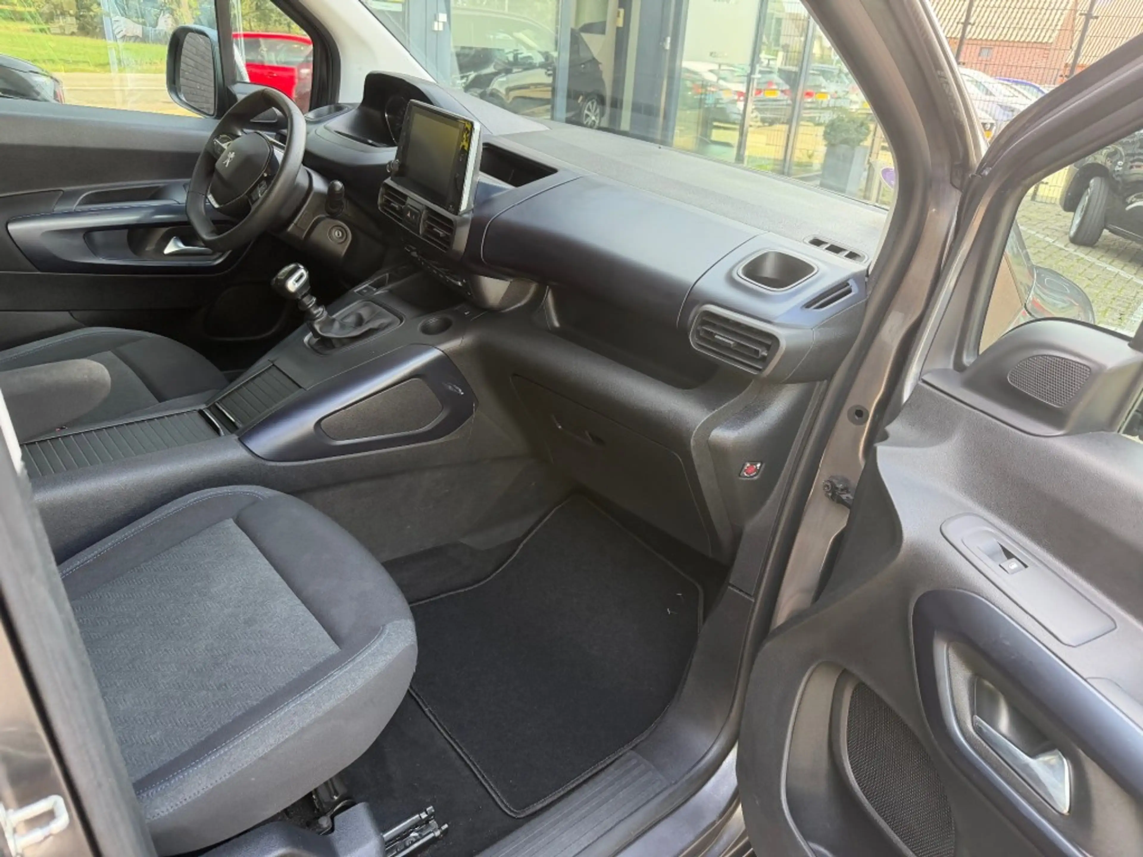 Peugeot Rifter 1.2 PURETECH ALLURE — photo 17