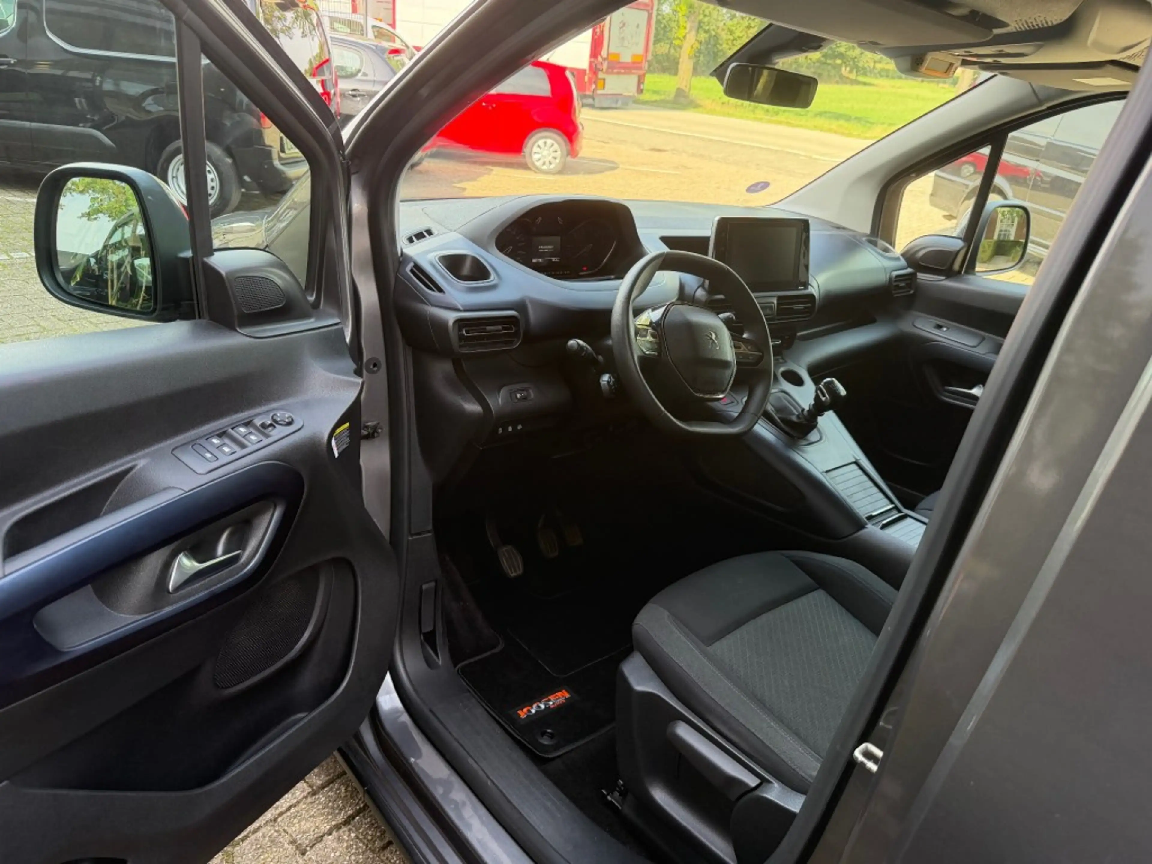 Peugeot Rifter 1.2 PURETECH ALLURE — photo 15