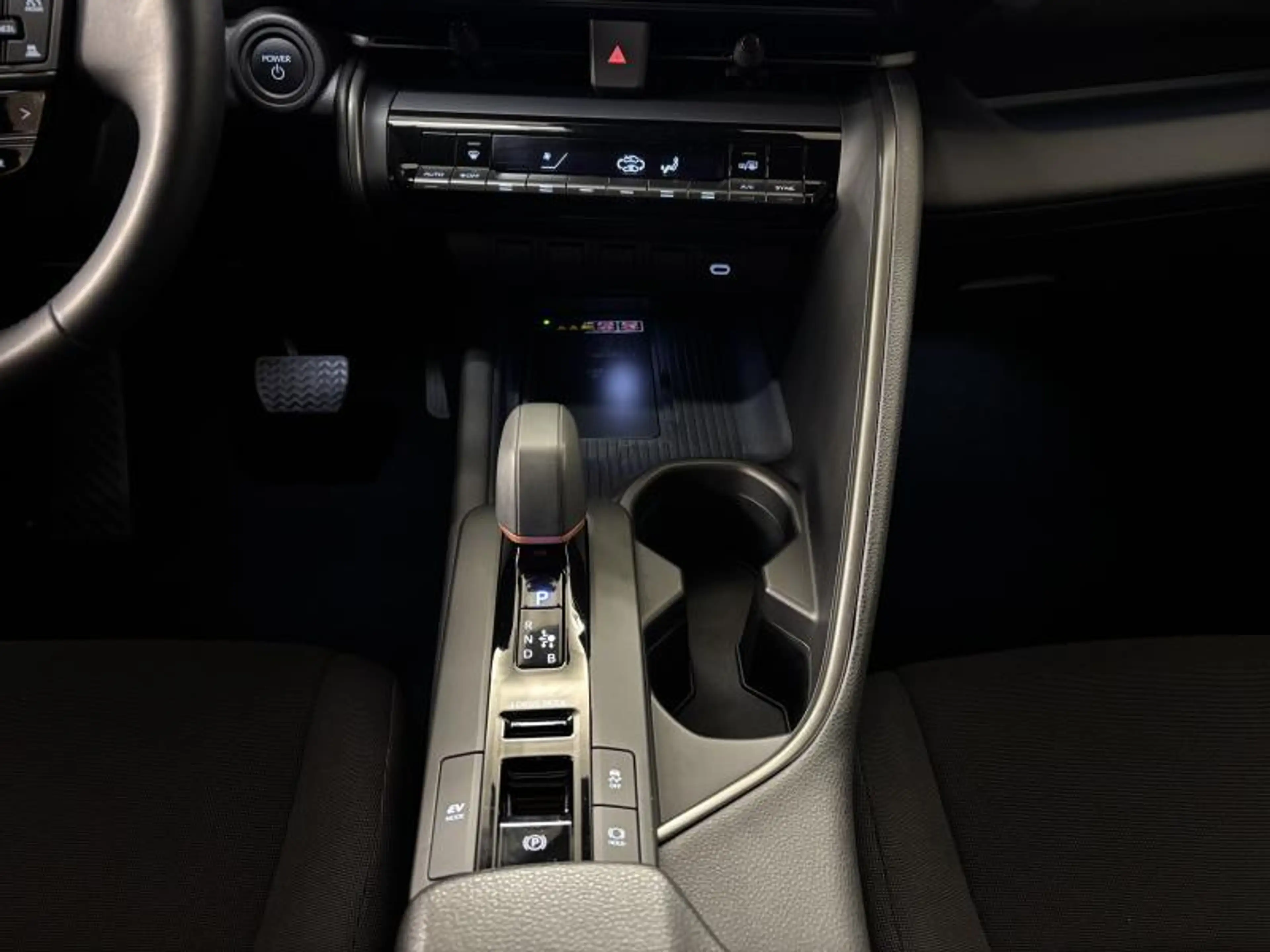 Toyota C-HR Dynamic plus + Techno Pack — photo 13