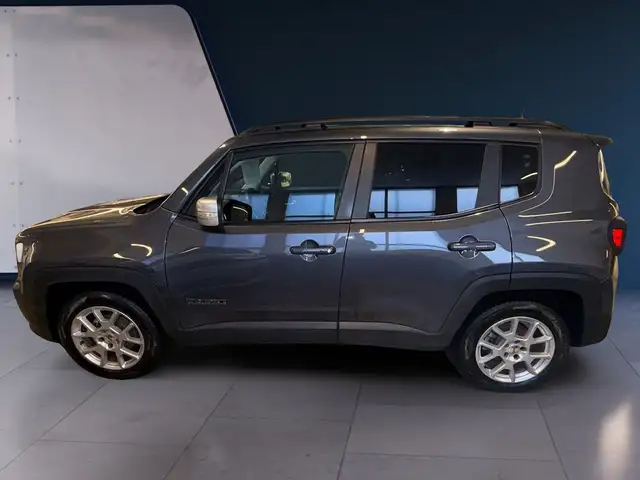 Jeep Renegade view 5