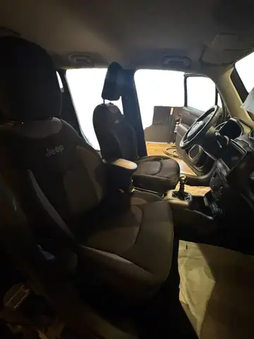 Jeep Renegade view 2