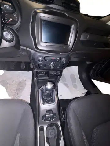 Jeep Renegade view 12