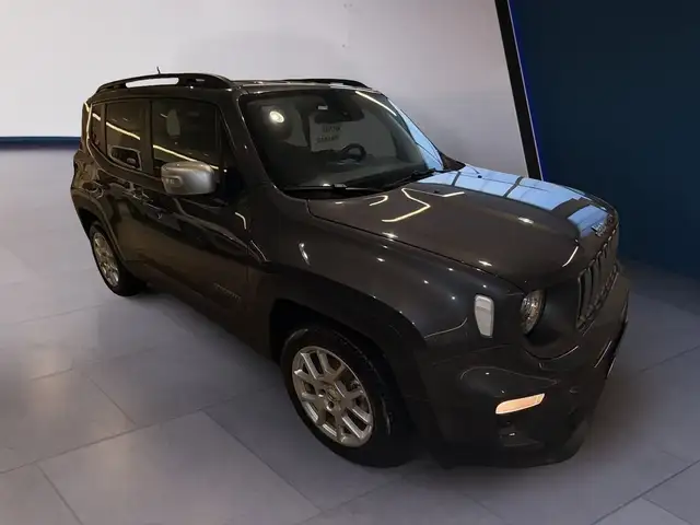 Jeep Renegade view 6